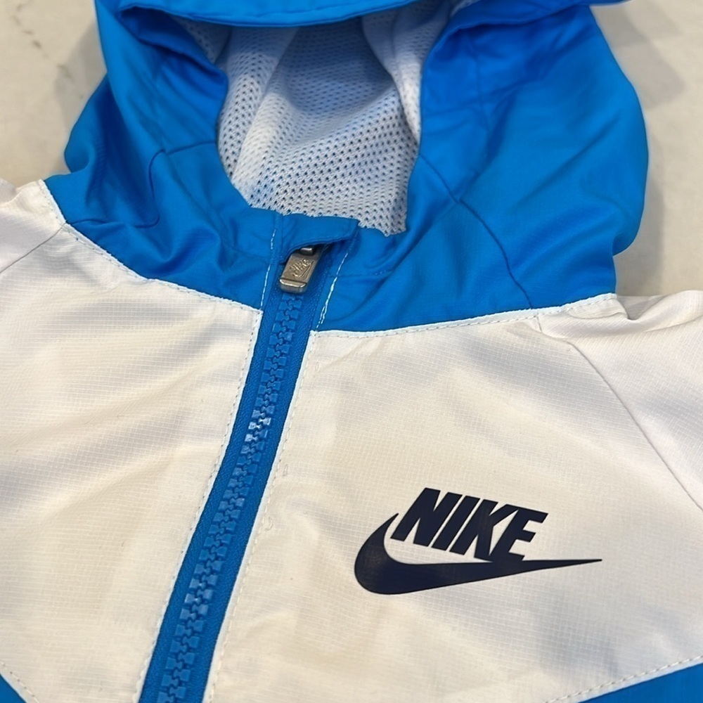 Nike Sportswear Windrunner, never worn, size 1-2 years. - Picture 3 of 4